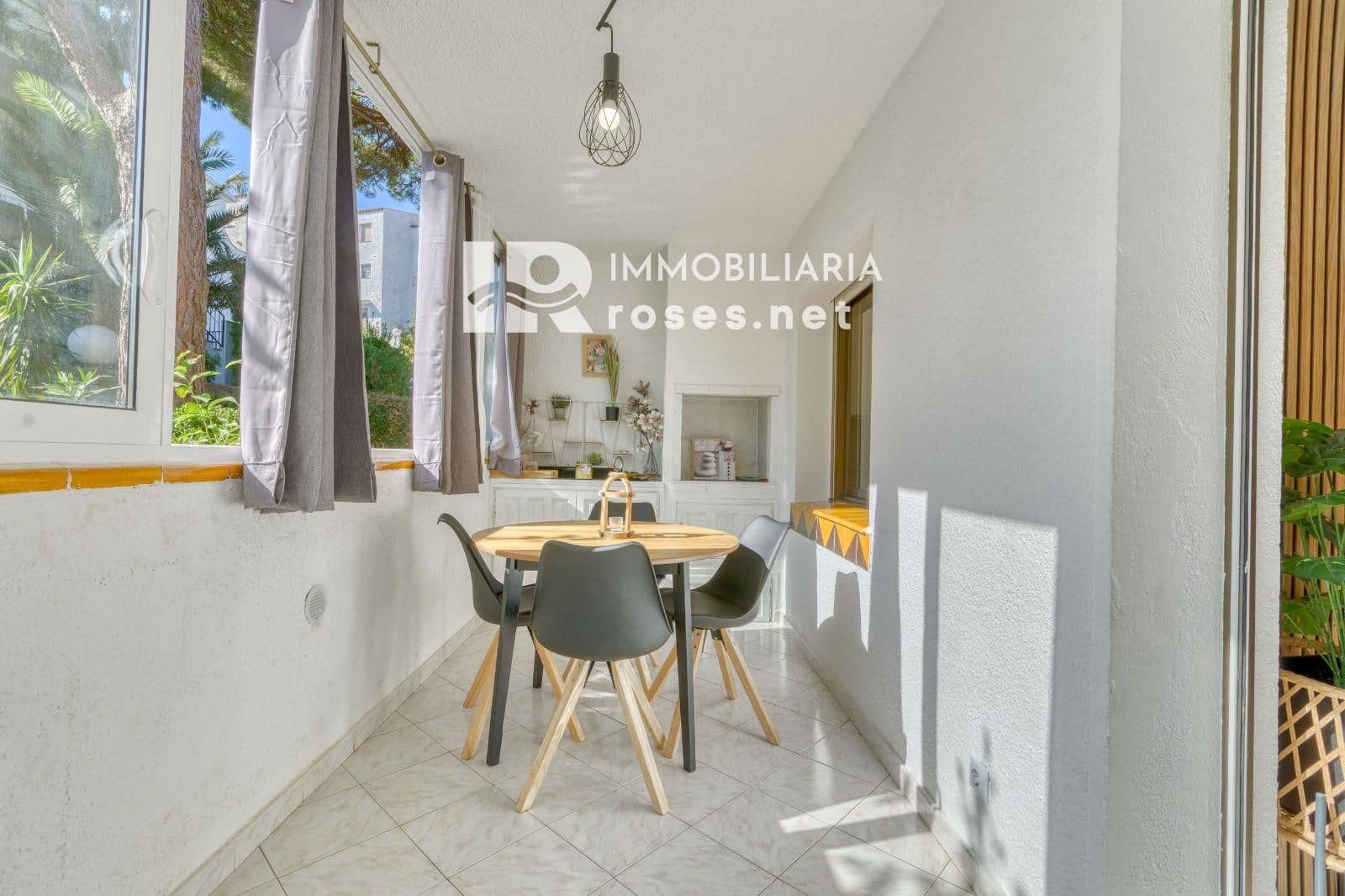 1 chambre Appartement à vendre à Roses avec piscine garage - 139 500 € (Ref: 10132051)