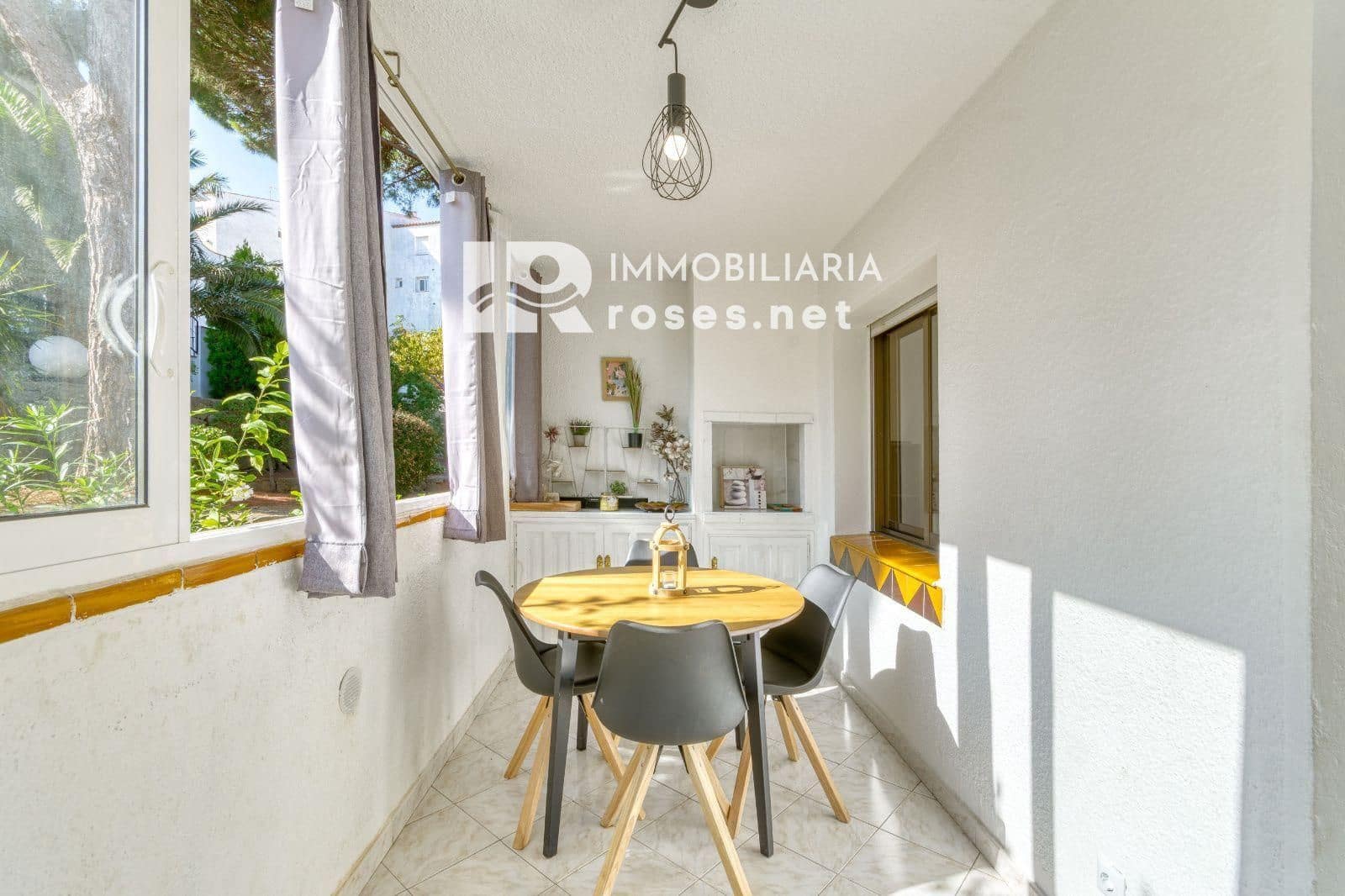 1 chambre Appartement à vendre à Roses avec piscine garage - 139 500 € (Ref: 10132051)