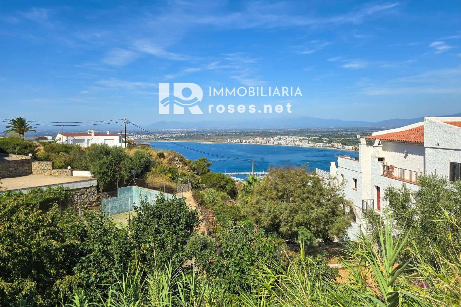 1 chambre Appartement à vendre à Roses avec piscine garage - 139 500 € (Ref: 10132051)