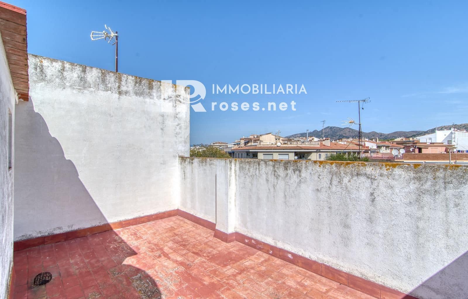2 bedroom Flat for sale in Roses - € 169,500 (Ref: 10140050)
