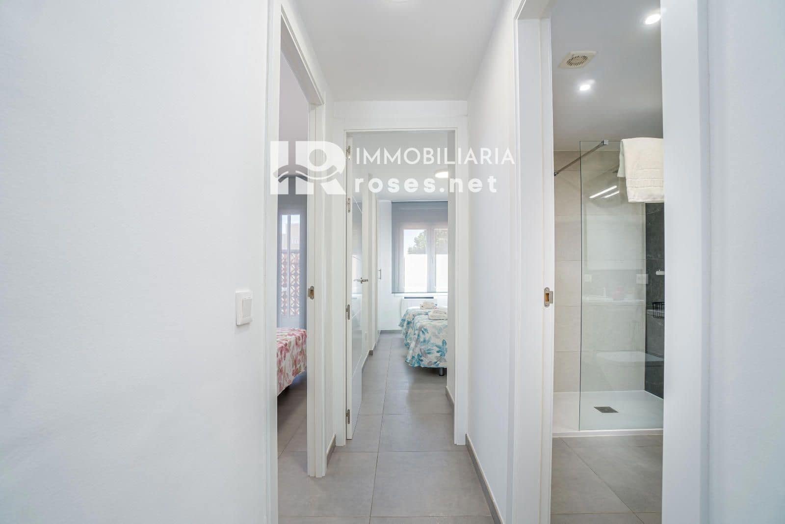 2 slaapkamer Flat te koop in Empuriabrava met zwembad - € 257.000 (Ref: 10155570)