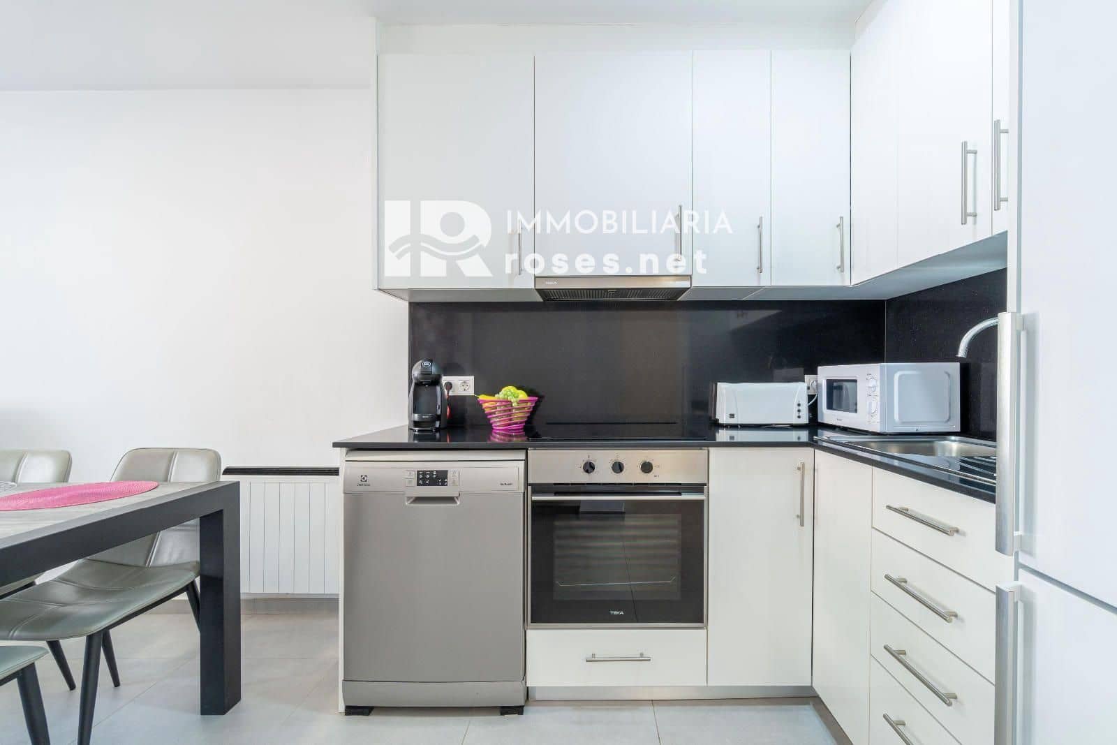 2 slaapkamer Flat te koop in Empuriabrava met zwembad - € 257.000 (Ref: 10155570)