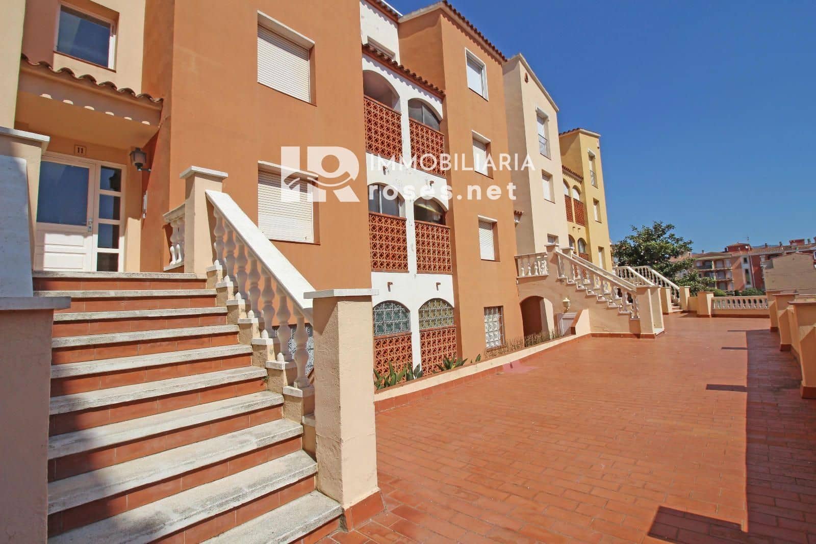 2 slaapkamer Flat te koop in Empuriabrava met zwembad - € 257.000 (Ref: 10155570)