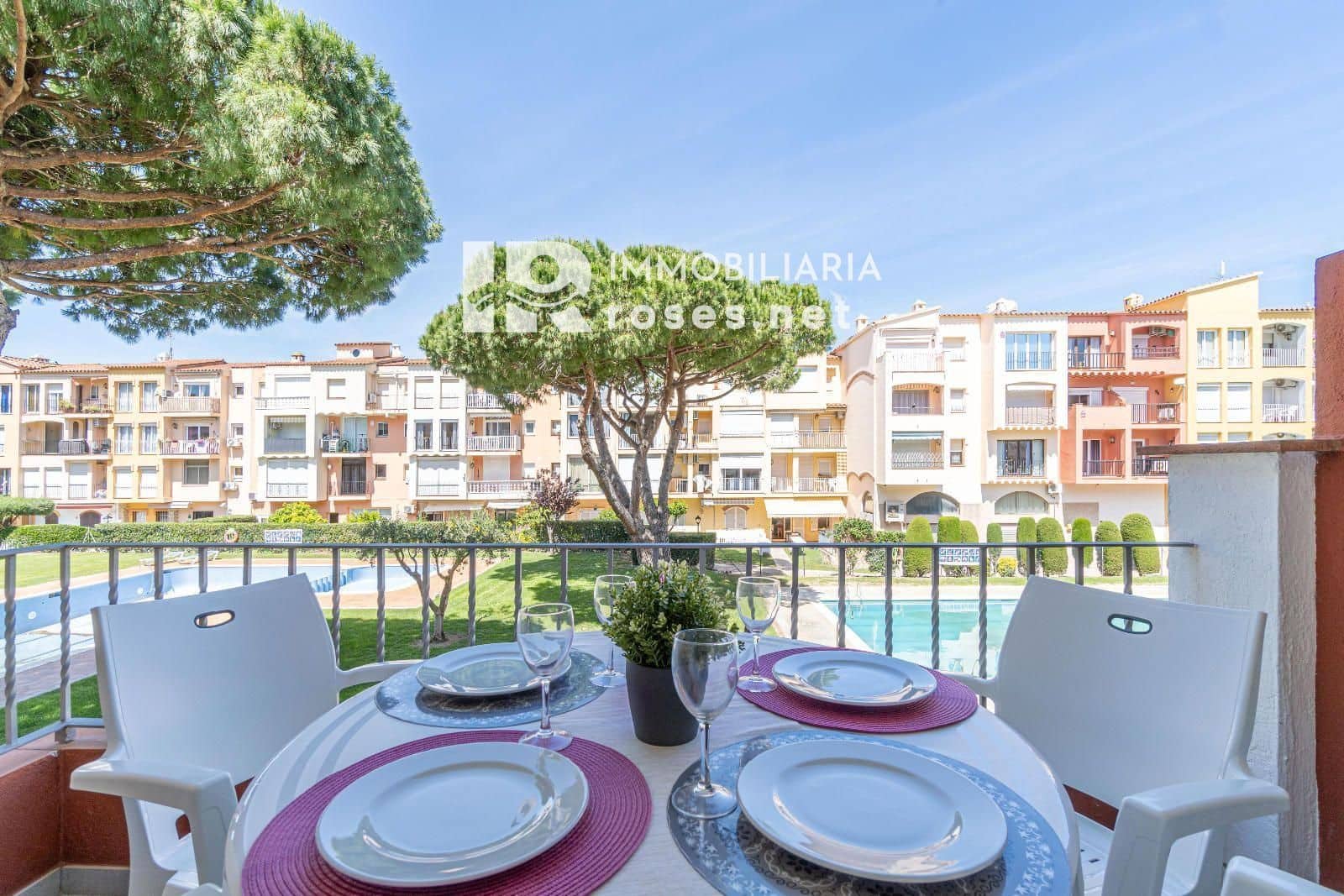 2 slaapkamer Flat te koop in Empuriabrava met zwembad - € 257.000 (Ref: 10155570)