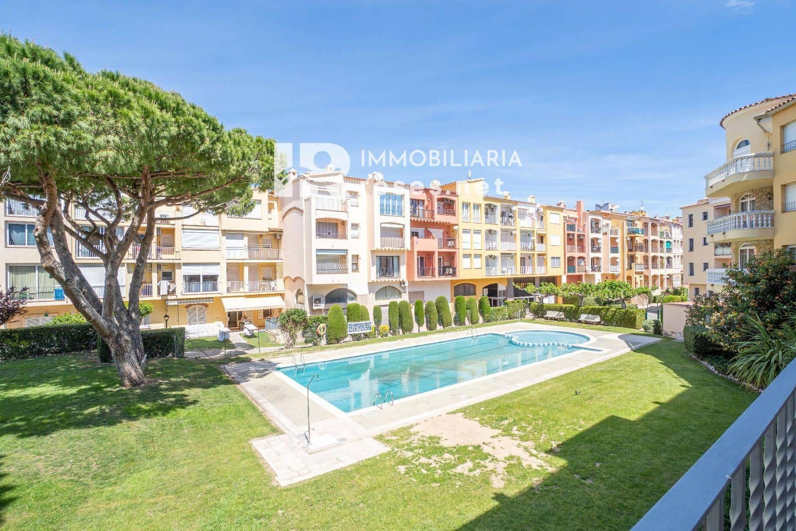 2 slaapkamer Flat te koop in Empuriabrava met zwembad - € 257.000 (Ref: 10155570)
