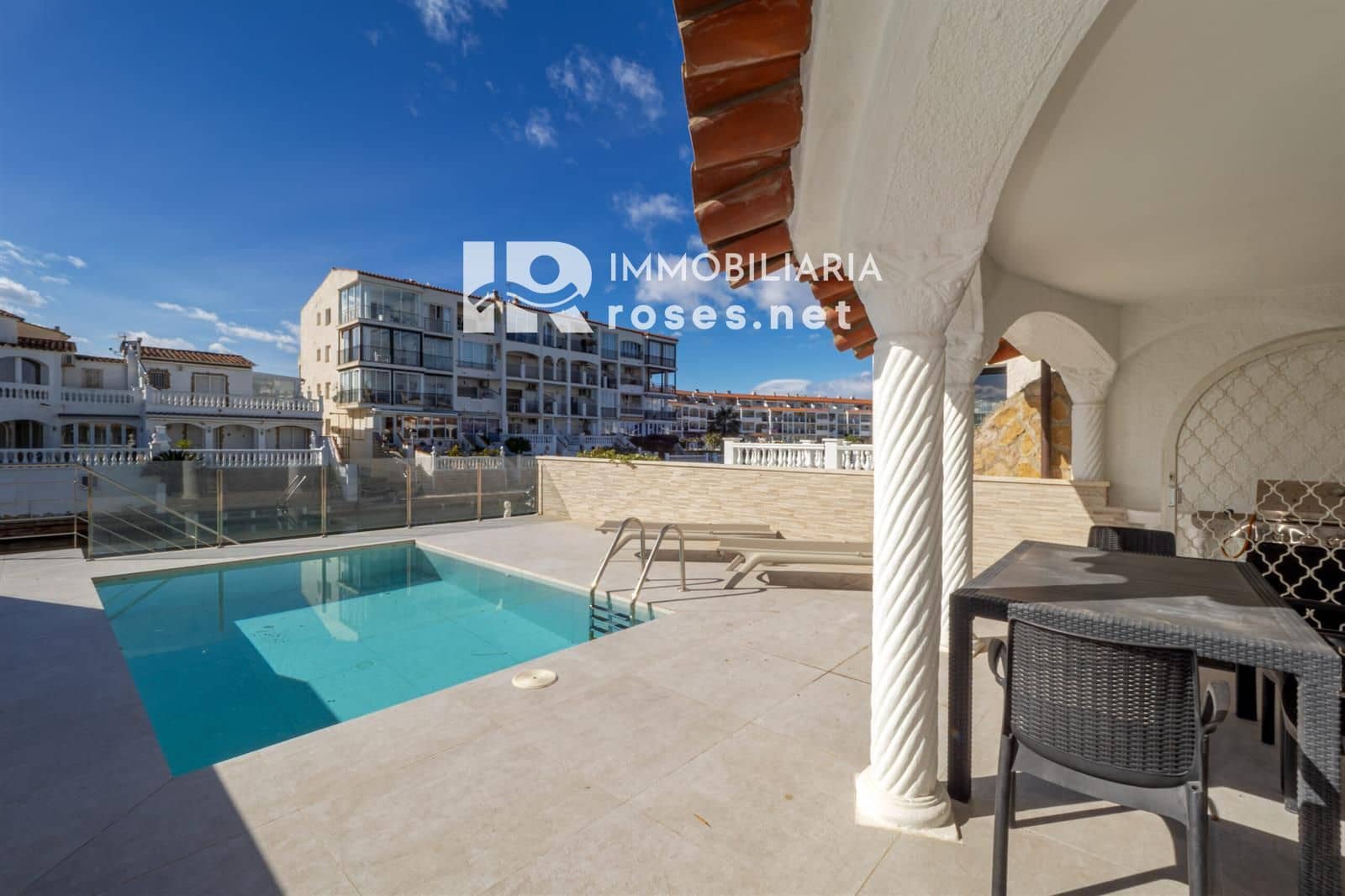 3 soverom Villa til salgs i Empuriabrava med svømmebasseng garasje - € 460 000 (Ref: 10158127)