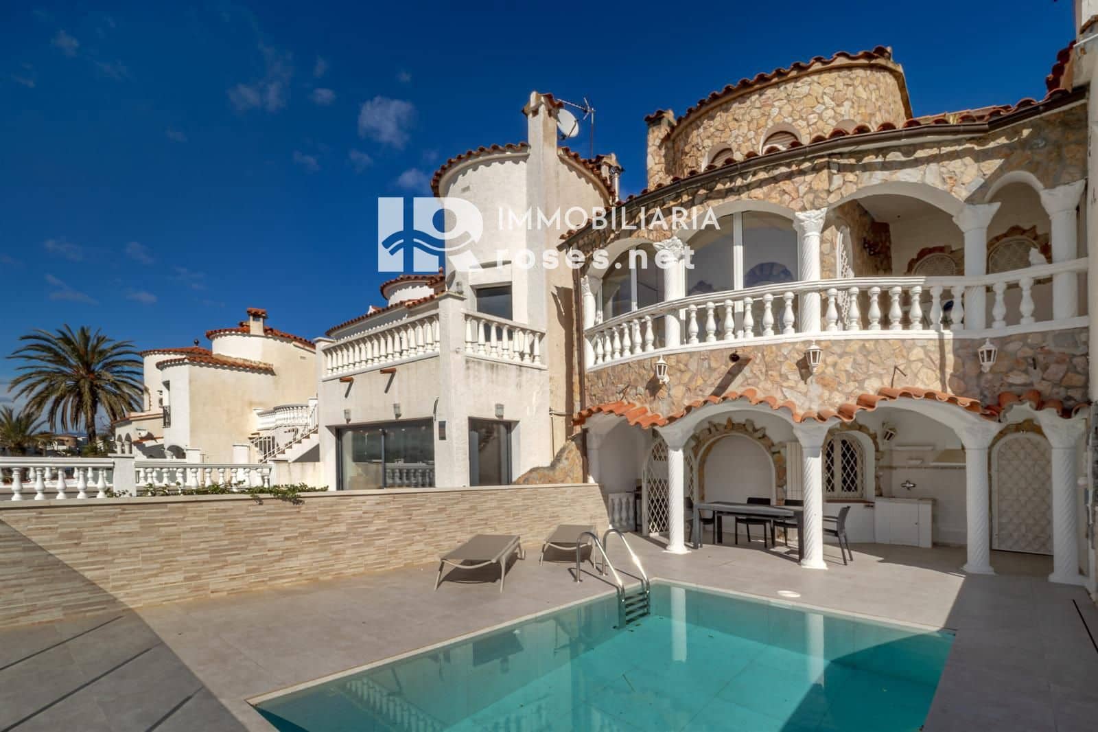 3 soverom Villa til salgs i Empuriabrava med svømmebasseng garasje - € 460 000 (Ref: 10158127)