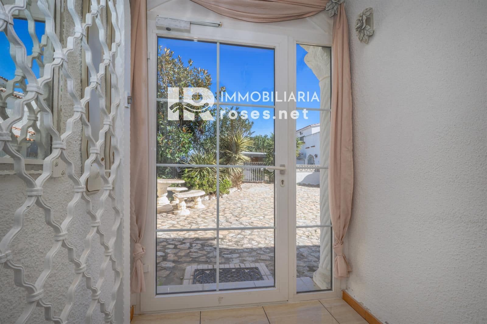 3 soverom Villa til salgs i Empuriabrava med svømmebasseng garasje - € 460 000 (Ref: 10158127)