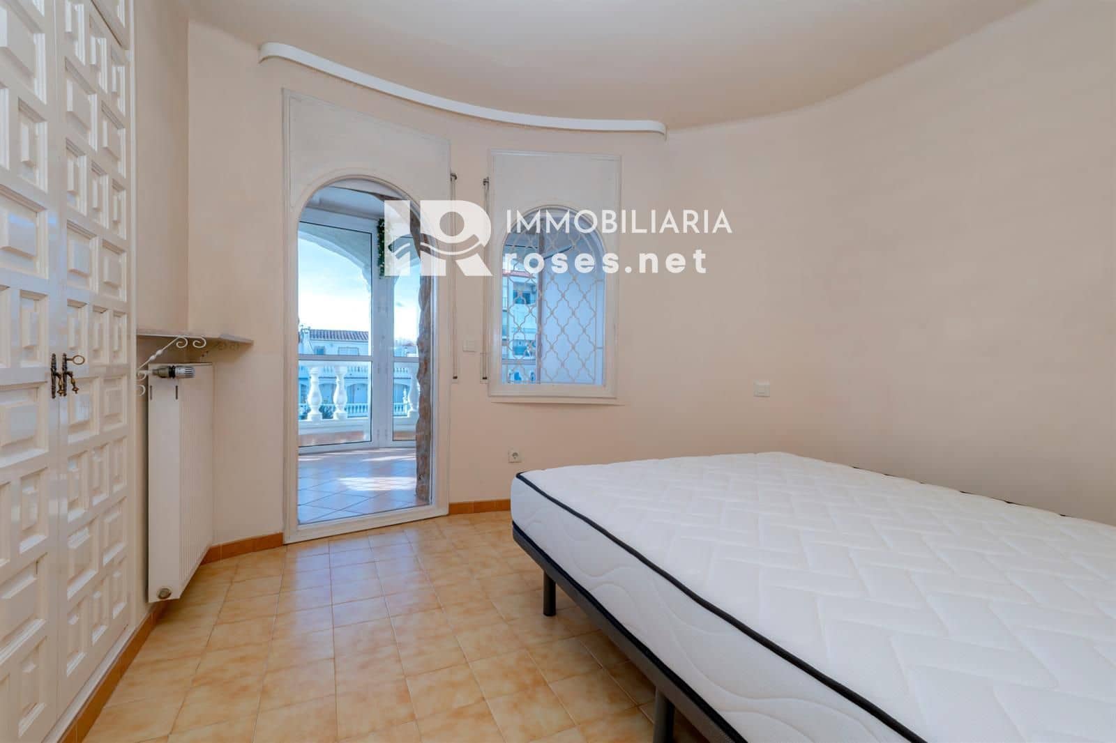 3 soverom Villa til salgs i Empuriabrava med svømmebasseng garasje - € 460 000 (Ref: 10158127)