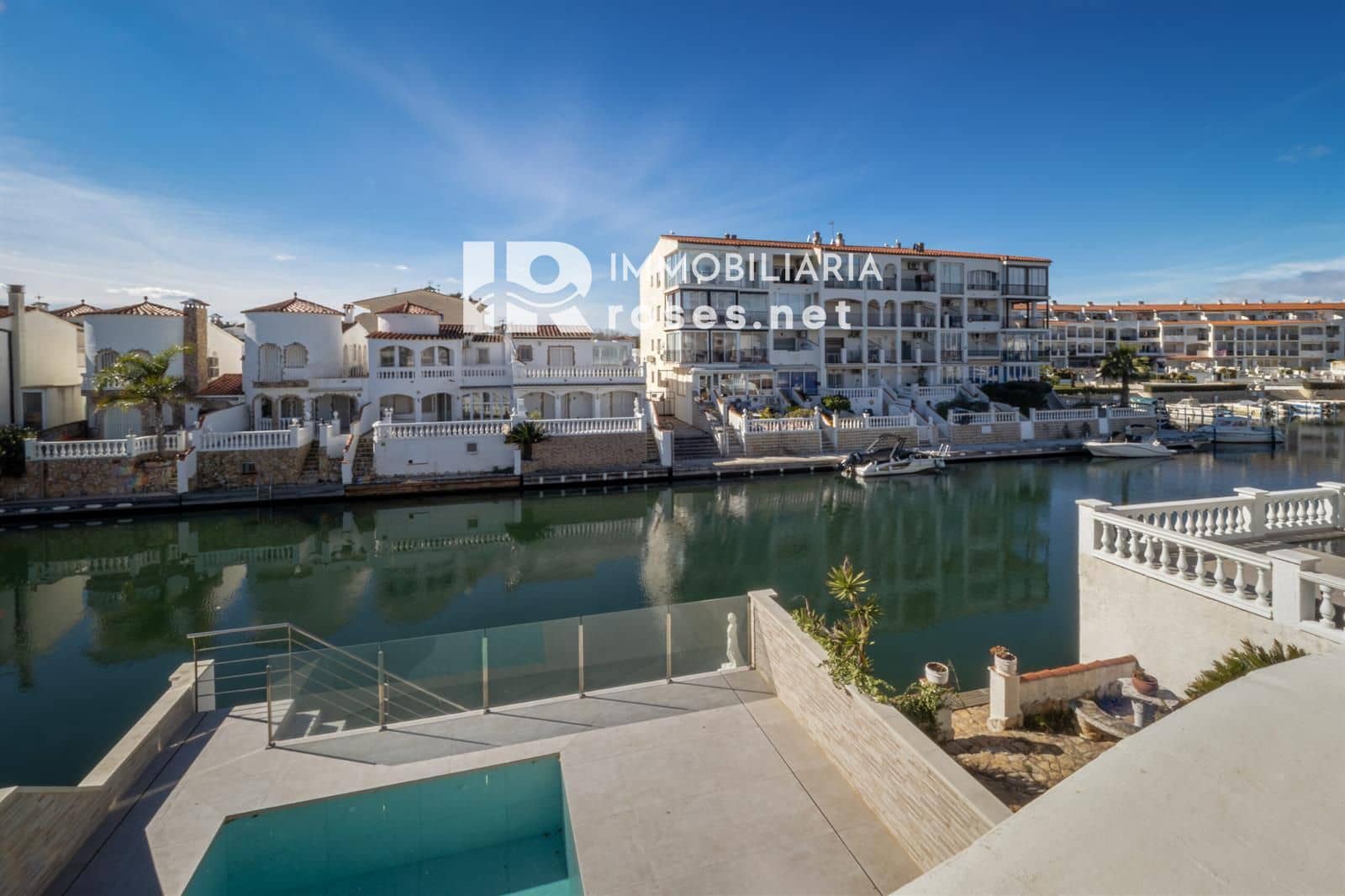 3 soverom Villa til salgs i Empuriabrava med svømmebasseng garasje - € 460 000 (Ref: 10158127)