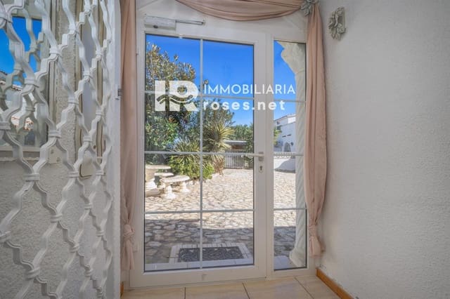 3 soverom Villa til salgs i Empuriabrava, Castelló d'Empúries med svømmebasseng garasje - € 460 000 (Ref: 10158127)