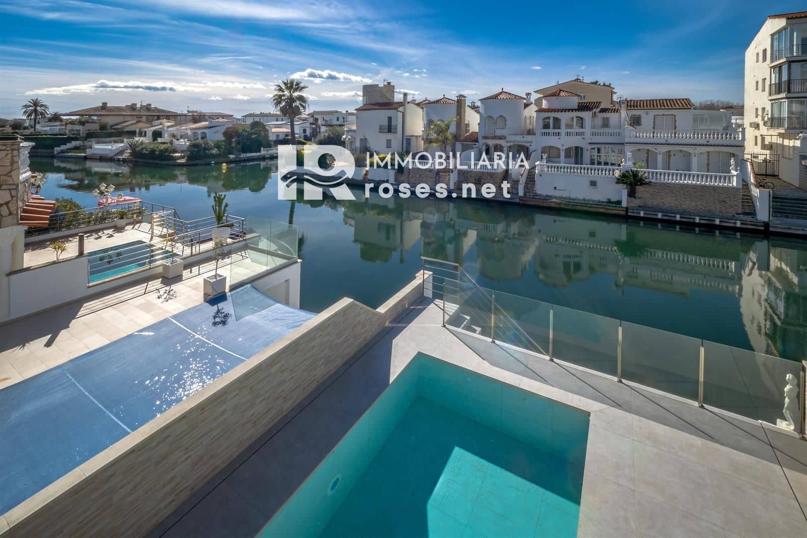 3 soverom Villa til salgs i Empuriabrava med svømmebasseng garasje - € 460 000 (Ref: 10158127)
