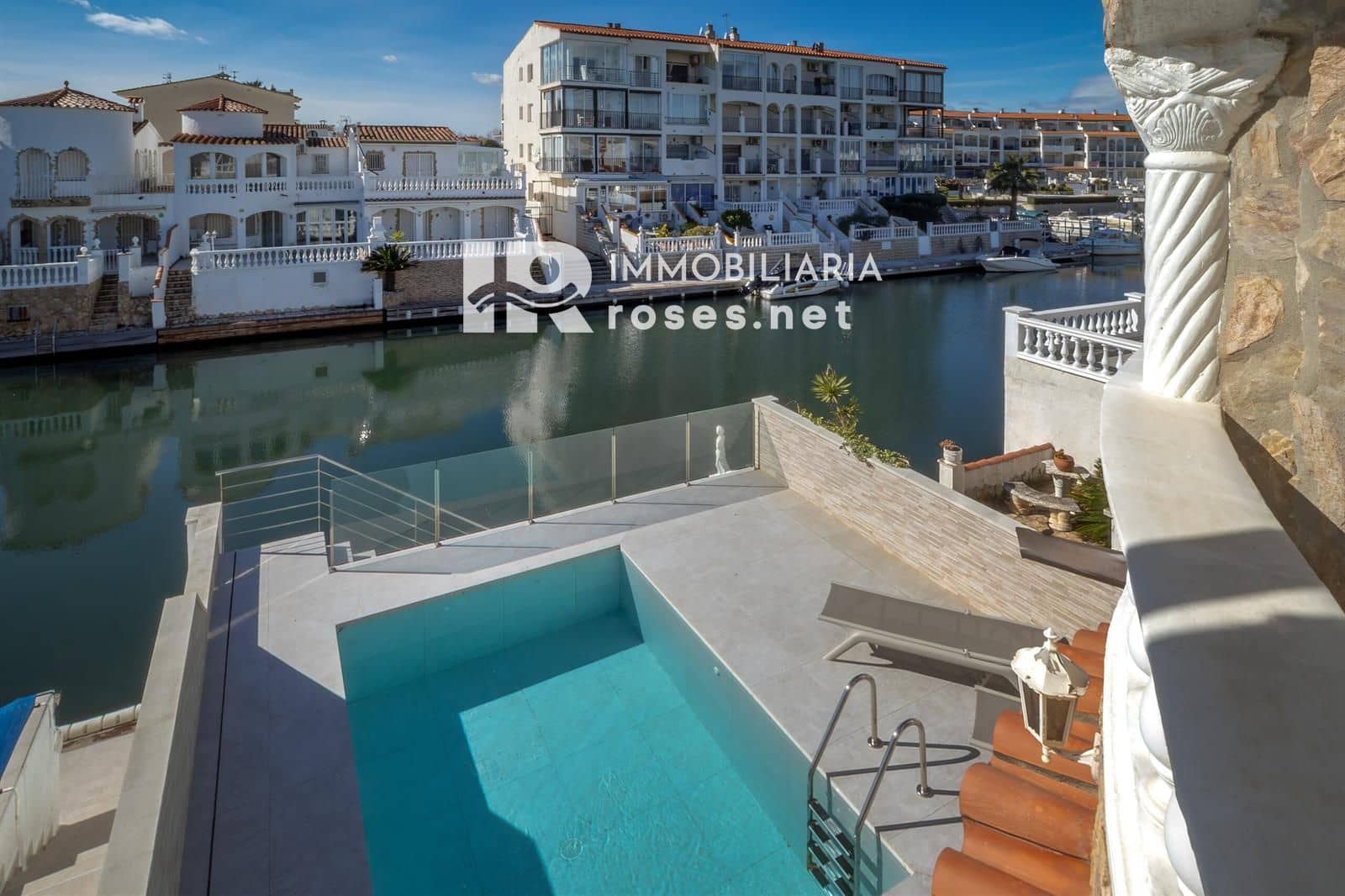3 soverom Villa til salgs i Empuriabrava med svømmebasseng garasje - € 460 000 (Ref: 10158127)