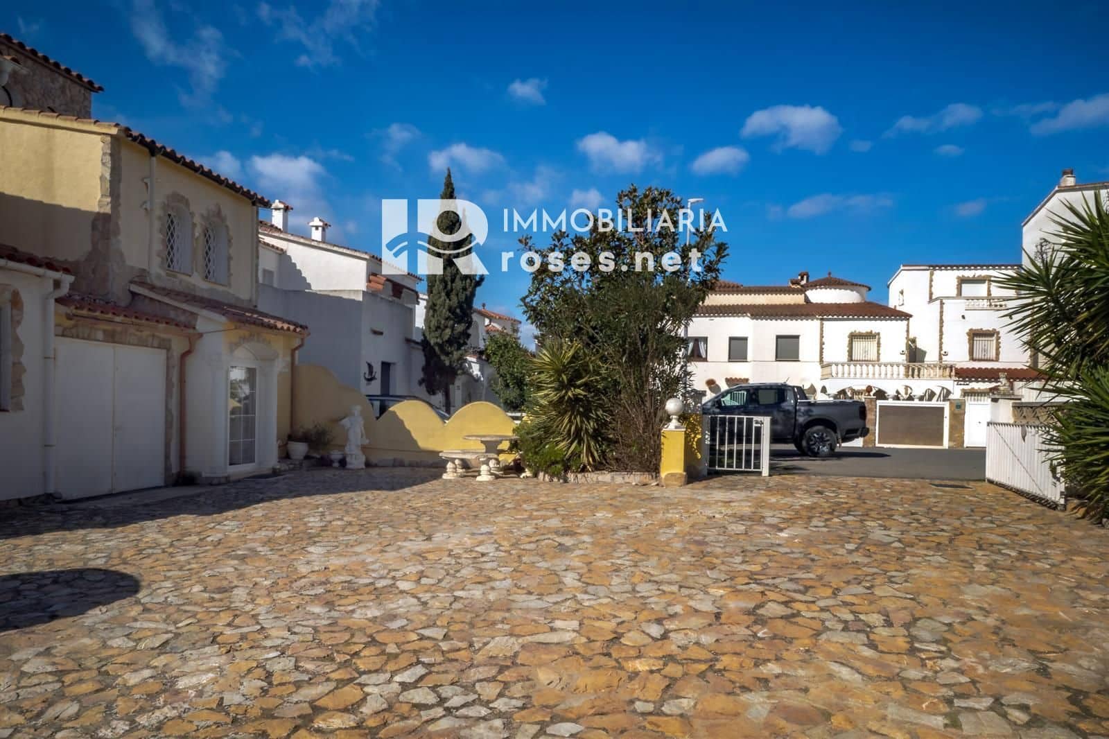 3 soverom Villa til salgs i Empuriabrava med svømmebasseng garasje - € 460 000 (Ref: 10158127)