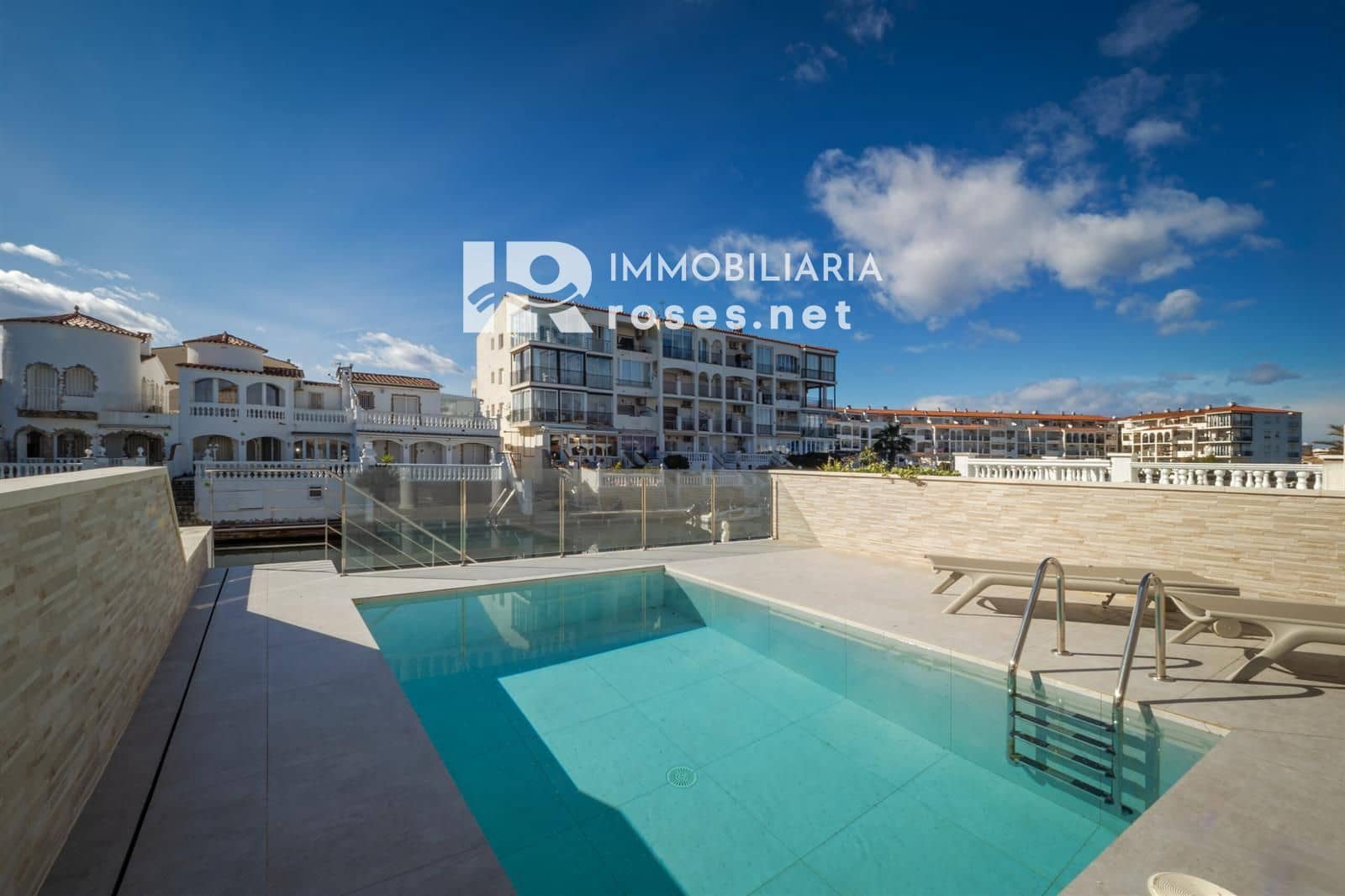 3 soverom Villa til salgs i Empuriabrava med svømmebasseng garasje - € 460 000 (Ref: 10158127)
