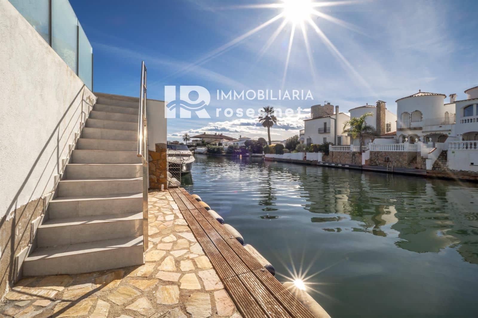 3 soverom Villa til salgs i Empuriabrava med svømmebasseng garasje - € 460 000 (Ref: 10158127)