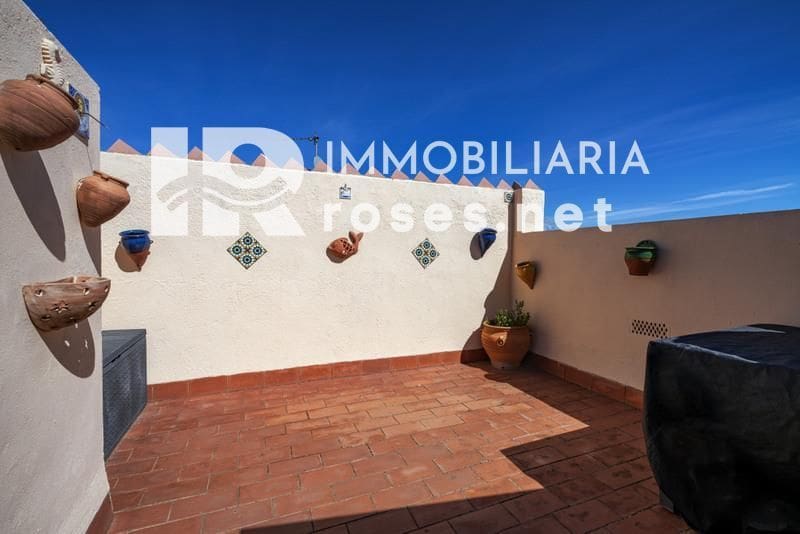 2 slaapkamer Flat te koop in Empuriabrava met zwembad - € 188.000 (Ref: 10159765)