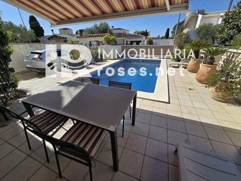 2 Zimmer Villa zu verkaufen in Empuriabrava mit Pool Garage - 495.000 € (Ref: 10169348)