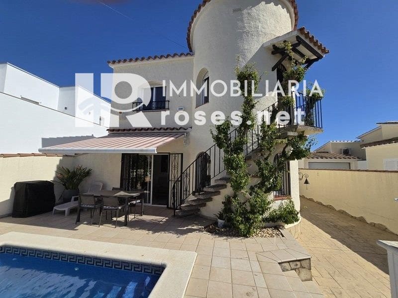 2 Zimmer Villa zu verkaufen in Empuriabrava mit Pool Garage - 495.000 € (Ref: 10169348)