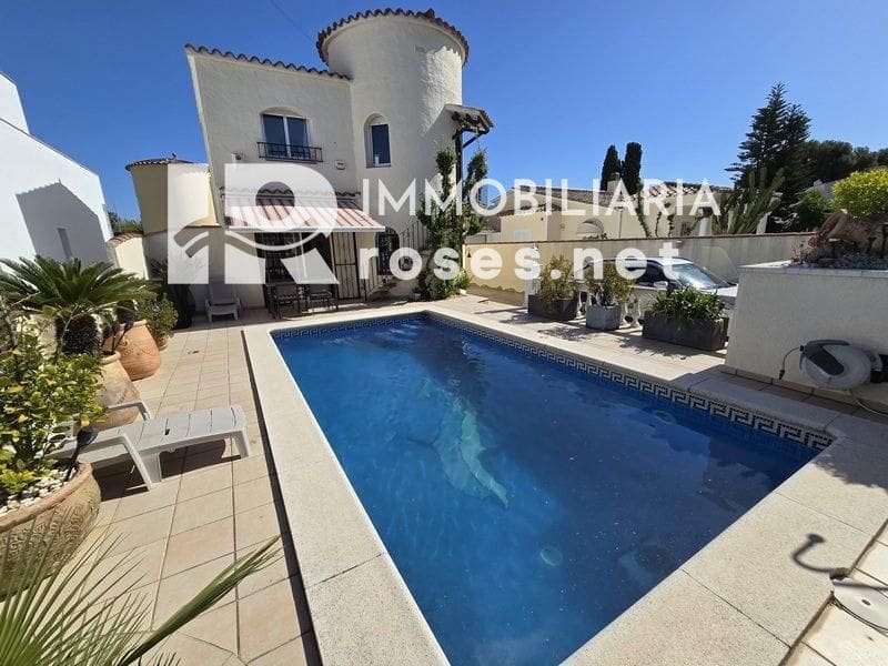 2 Zimmer Villa zu verkaufen in Empuriabrava mit Pool Garage - 495.000 € (Ref: 10169348)