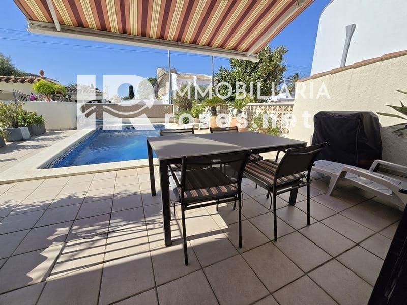 2 Zimmer Villa zu verkaufen in Empuriabrava mit Pool Garage - 495.000 € (Ref: 10169348)