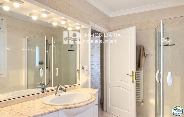 2 sypialnia Willa na sprzedaż w Empuriabrava, Castelló d'Empúries z garażem - 490 000 € (Ref: 10185464)