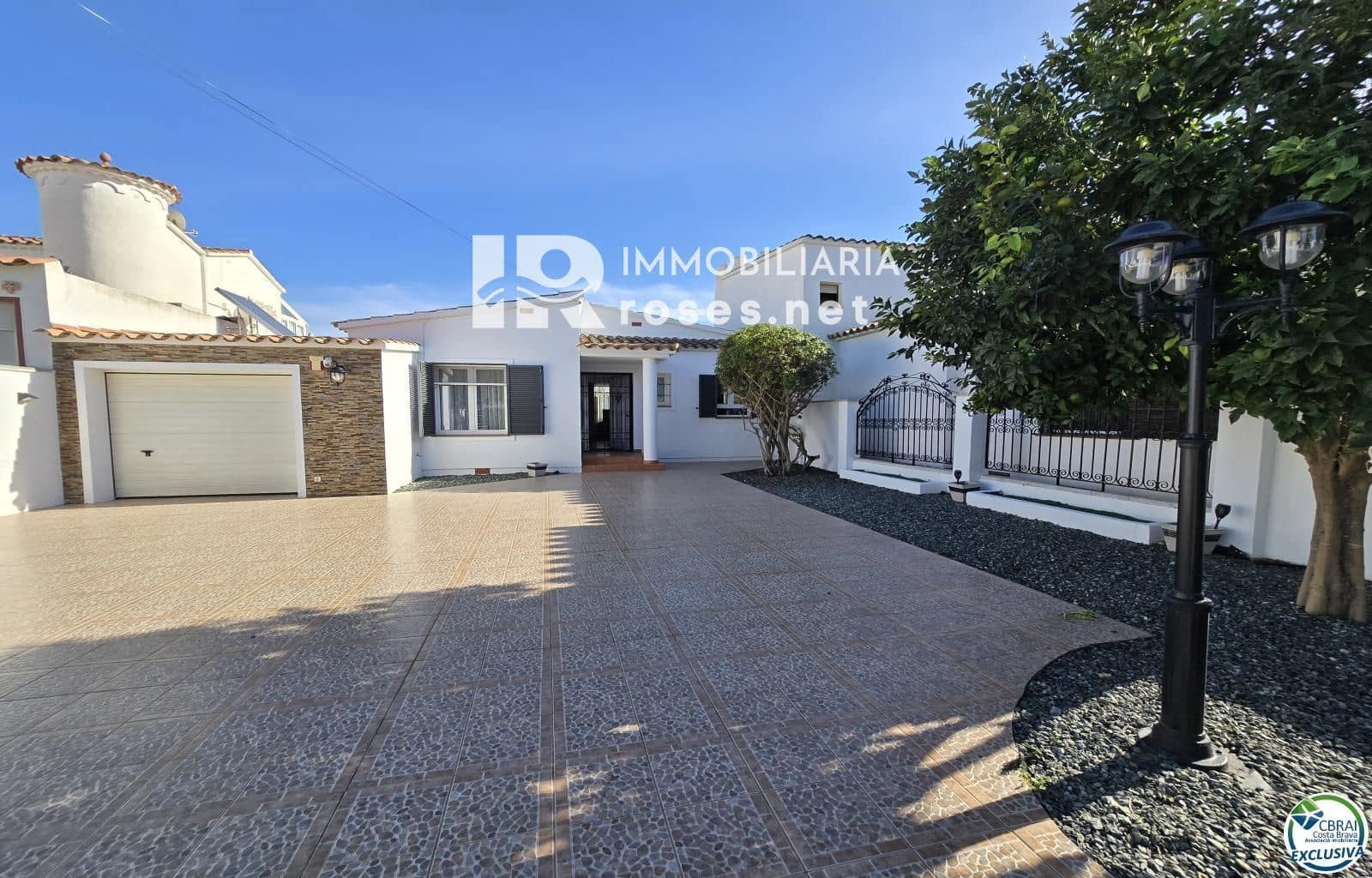 3 sovrum Villa till salu i Empuriabrava med pool garage - 849 000 € (Ref: 10185465)