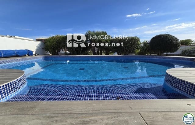 3 bedroom Villa for sale in Empuriabrava, Castelló d'Empúries with pool garage - € 849,000 (Ref: 10185465)