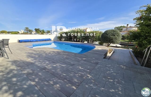 3 bedroom Villa for sale in Empuriabrava, Castelló d'Empúries with pool garage - € 849,000 (Ref: 10185465)