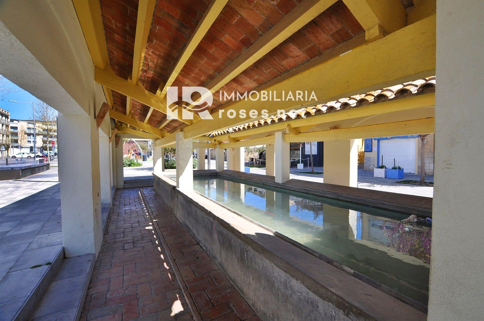 Commercieel te koop in Roses - € 320.000 (Ref: 6304597)