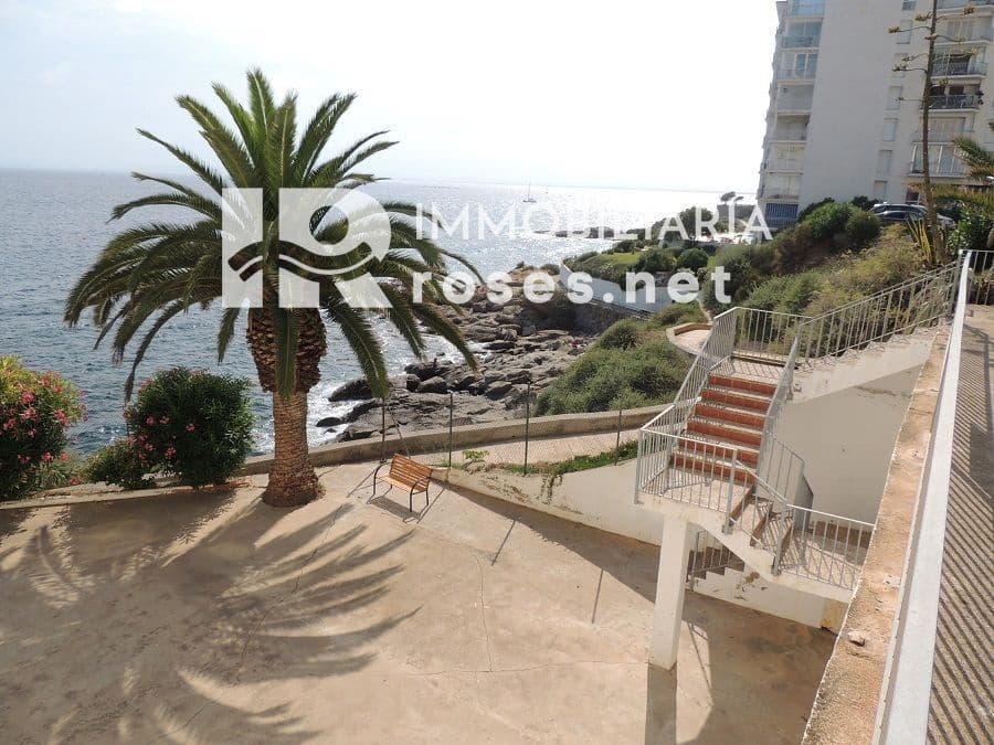 2 bedroom Beach Apartment for sale in Roses - € 235,755 (Ref: 7544320)