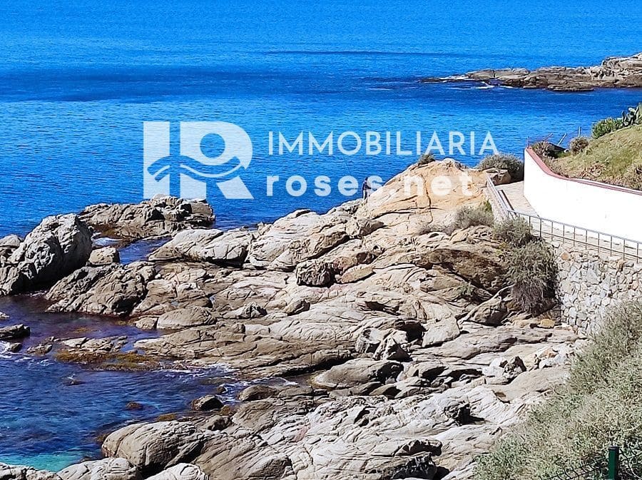 2 bedroom Beach Apartment for sale in Roses - € 235,755 (Ref: 7544320)