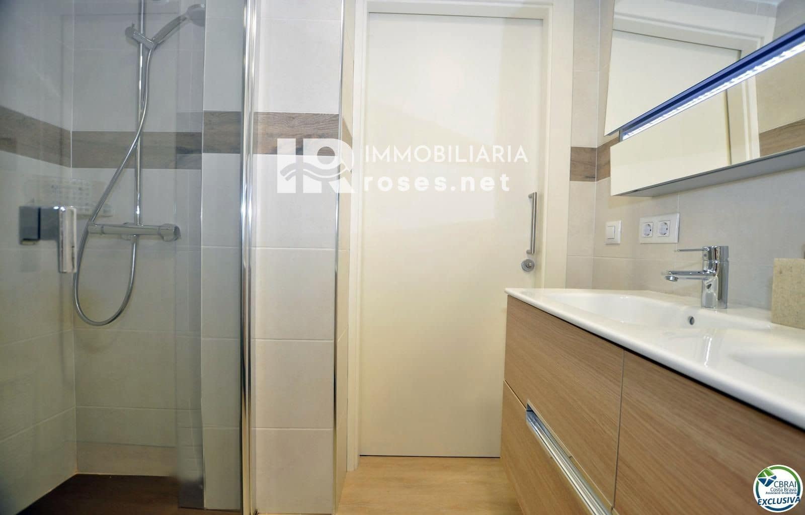 2 bedroom Beach Apartment for sale in Roses - € 385,000 (Ref: 7752197)