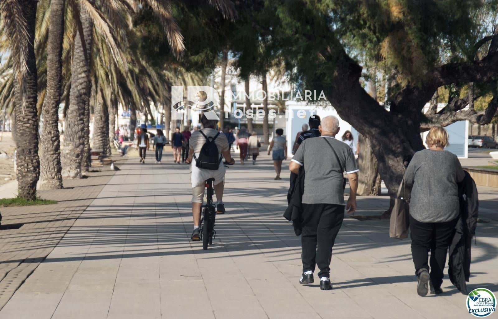 2 bedroom Beach Apartment for sale in Roses - € 385,000 (Ref: 7752197)