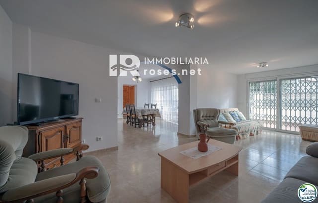 4 slaapkamer Appartement te koop in Roses - € 249.000 (Ref: 7897910)