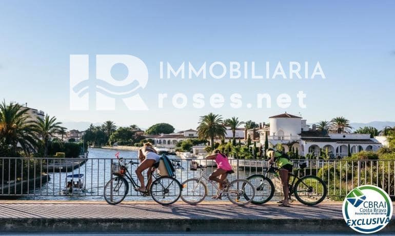 Erhverv til salg i Empuriabrava - € 115.000 (Ref: 7976393)