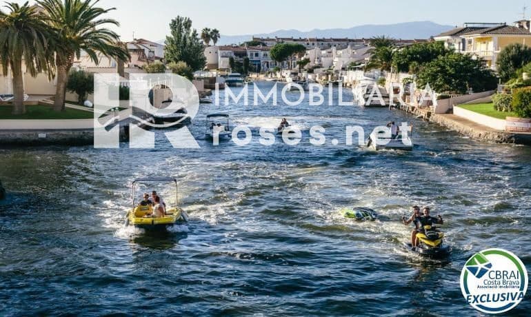 Erhverv til salg i Empuriabrava - € 115.000 (Ref: 7976393)