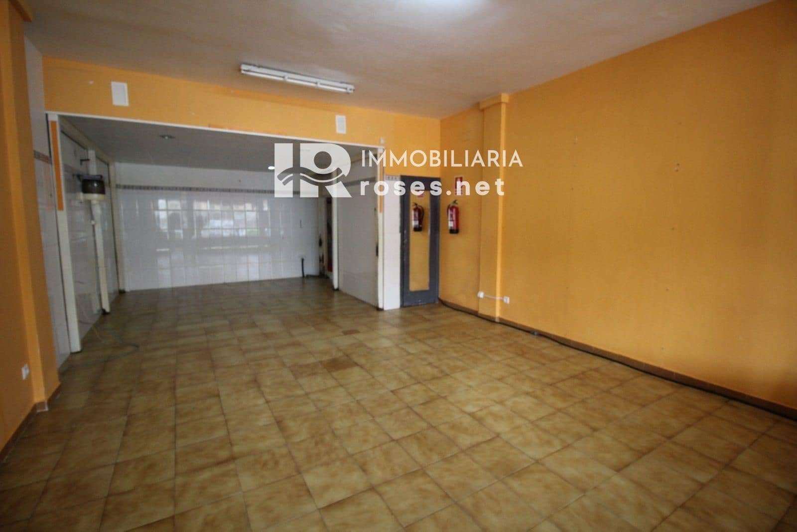 Erhverv til salg i Empuriabrava - € 115.000 (Ref: 7976393)