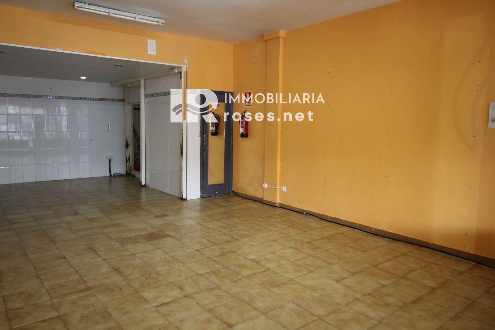 Erhverv til salg i Empuriabrava - € 115.000 (Ref: 7976393)