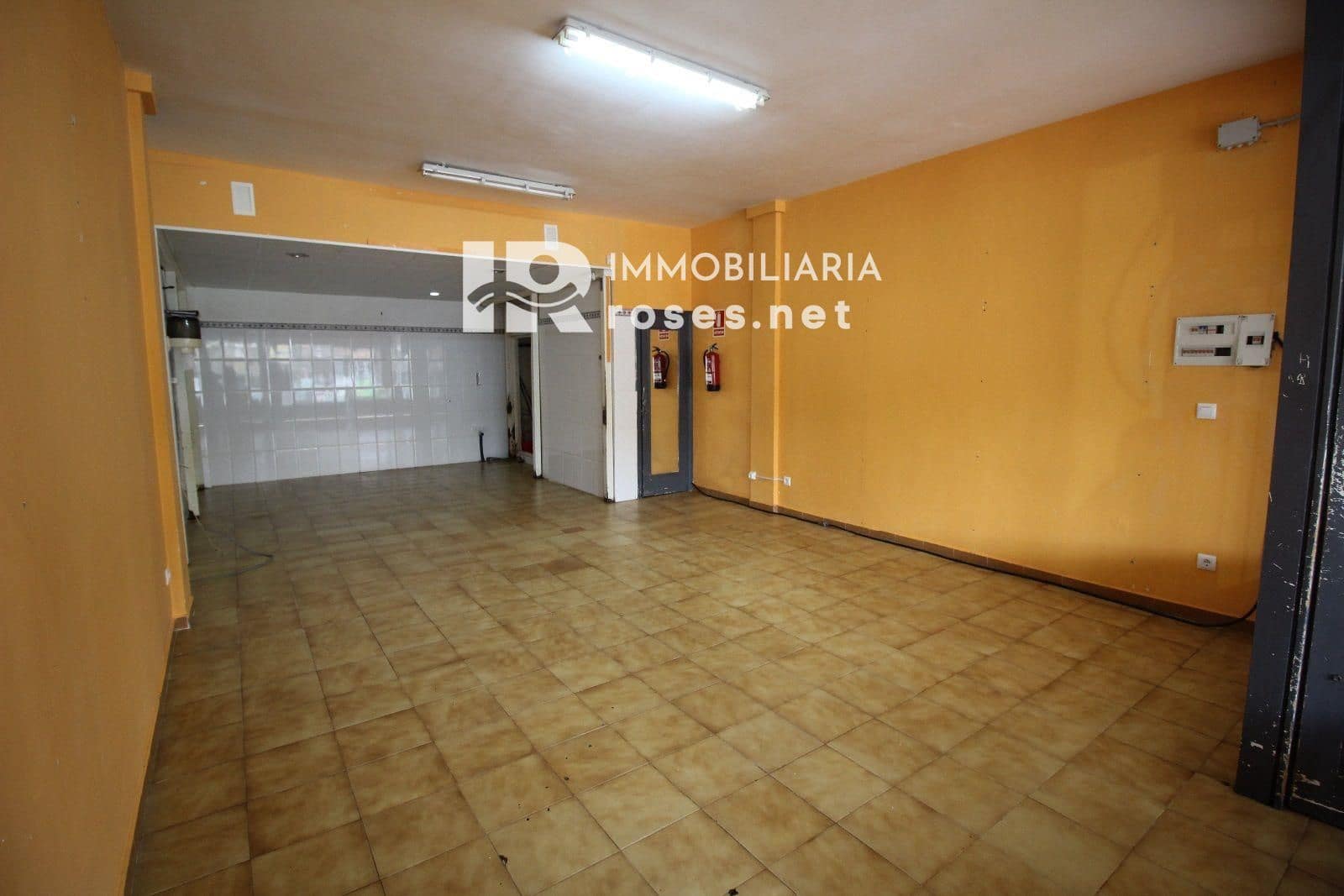 Erhverv til salg i Empuriabrava - € 115.000 (Ref: 7976393)