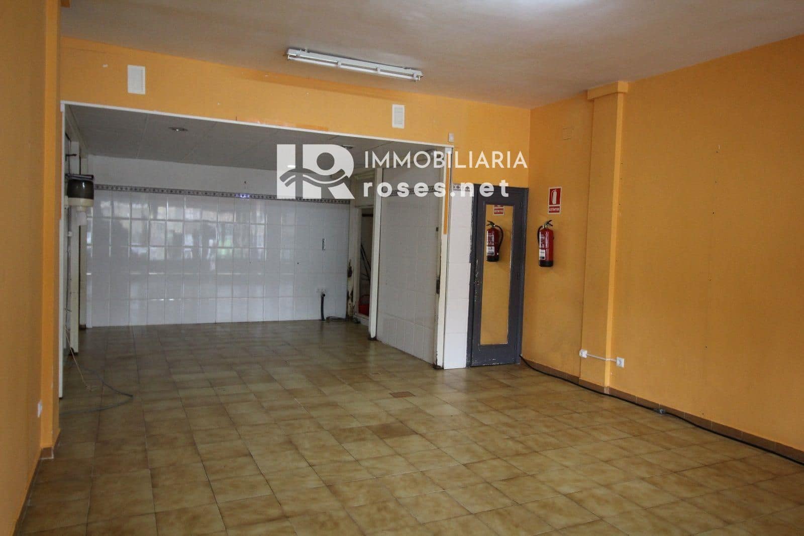 Erhverv til salg i Empuriabrava - € 115.000 (Ref: 7976393)