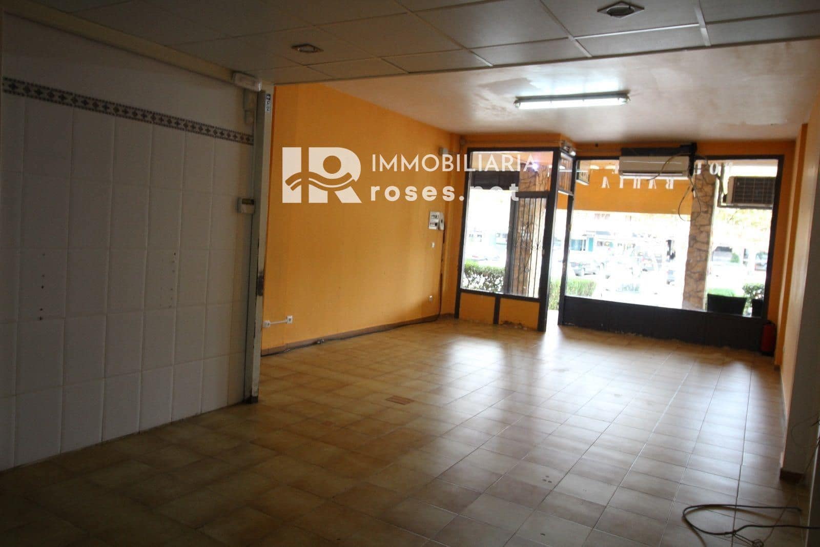 Erhverv til salg i Empuriabrava - € 115.000 (Ref: 7976393)