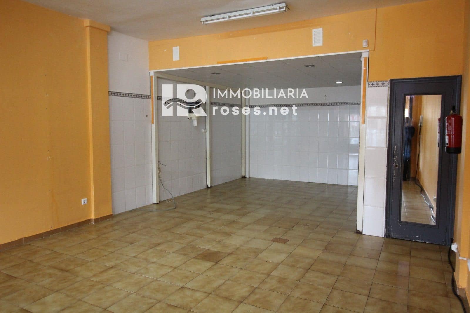 Erhverv til salg i Empuriabrava - € 115.000 (Ref: 7976393)