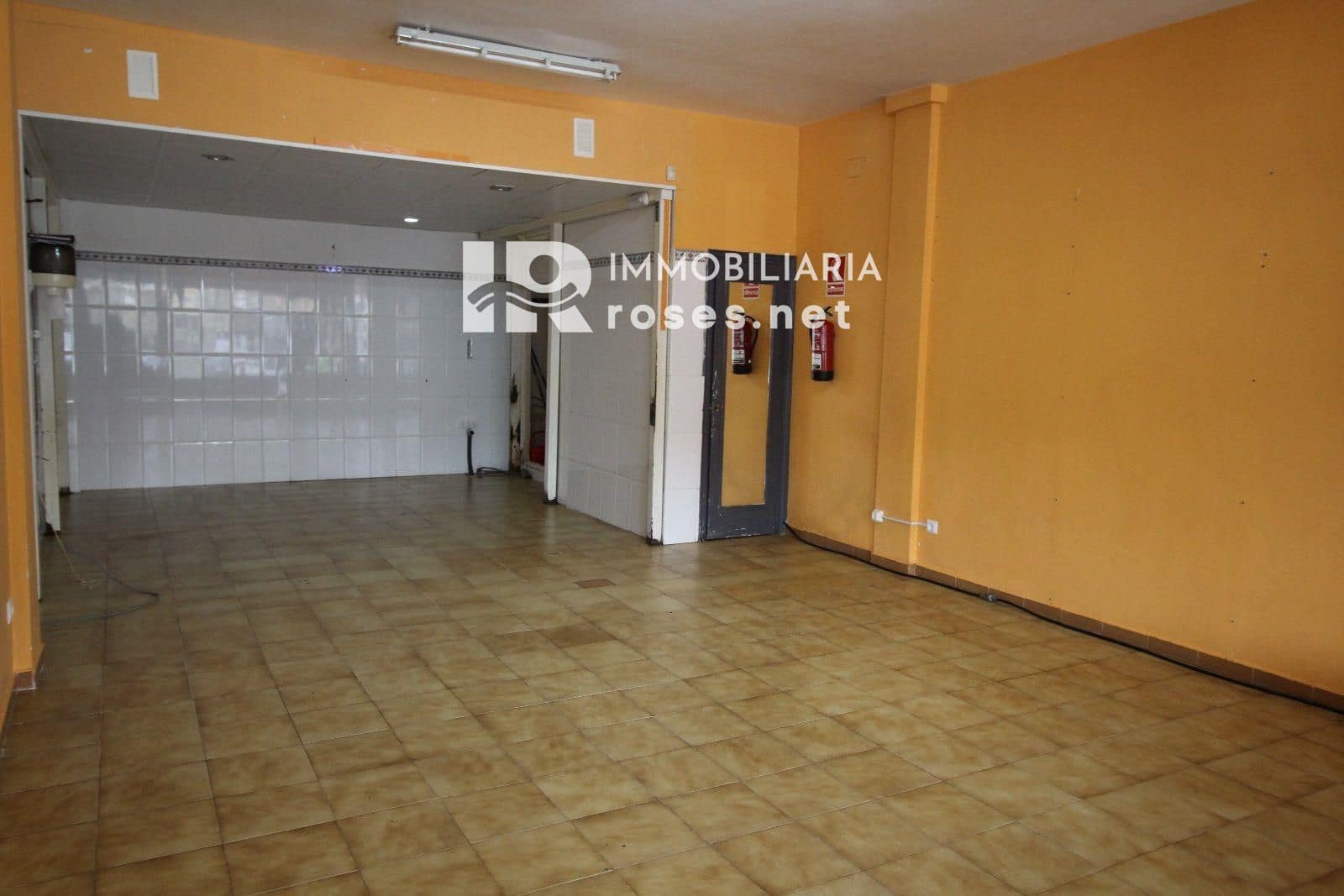 Erhverv til salg i Empuriabrava - € 115.000 (Ref: 7976393)