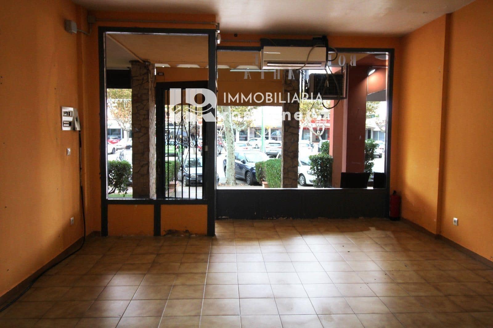 Erhverv til salg i Empuriabrava - € 115.000 (Ref: 7976393)