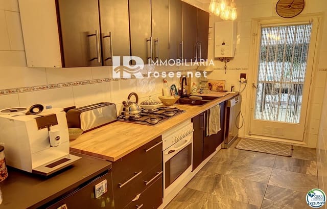 6 slaapkamer Appartement te koop in Roses - € 315.000 (Ref: 7980733)