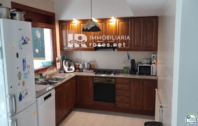 4 bedroom Villa for sale in Empuriabrava, Castelló d'Empúries with pool garage - € 349,000 (Ref: 8023833)