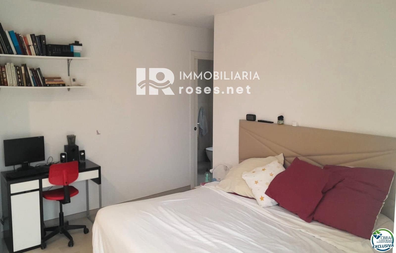 4 bedroom Villa for sale in Empuriabrava with pool garage - € 349,000 (Ref: 8023833)