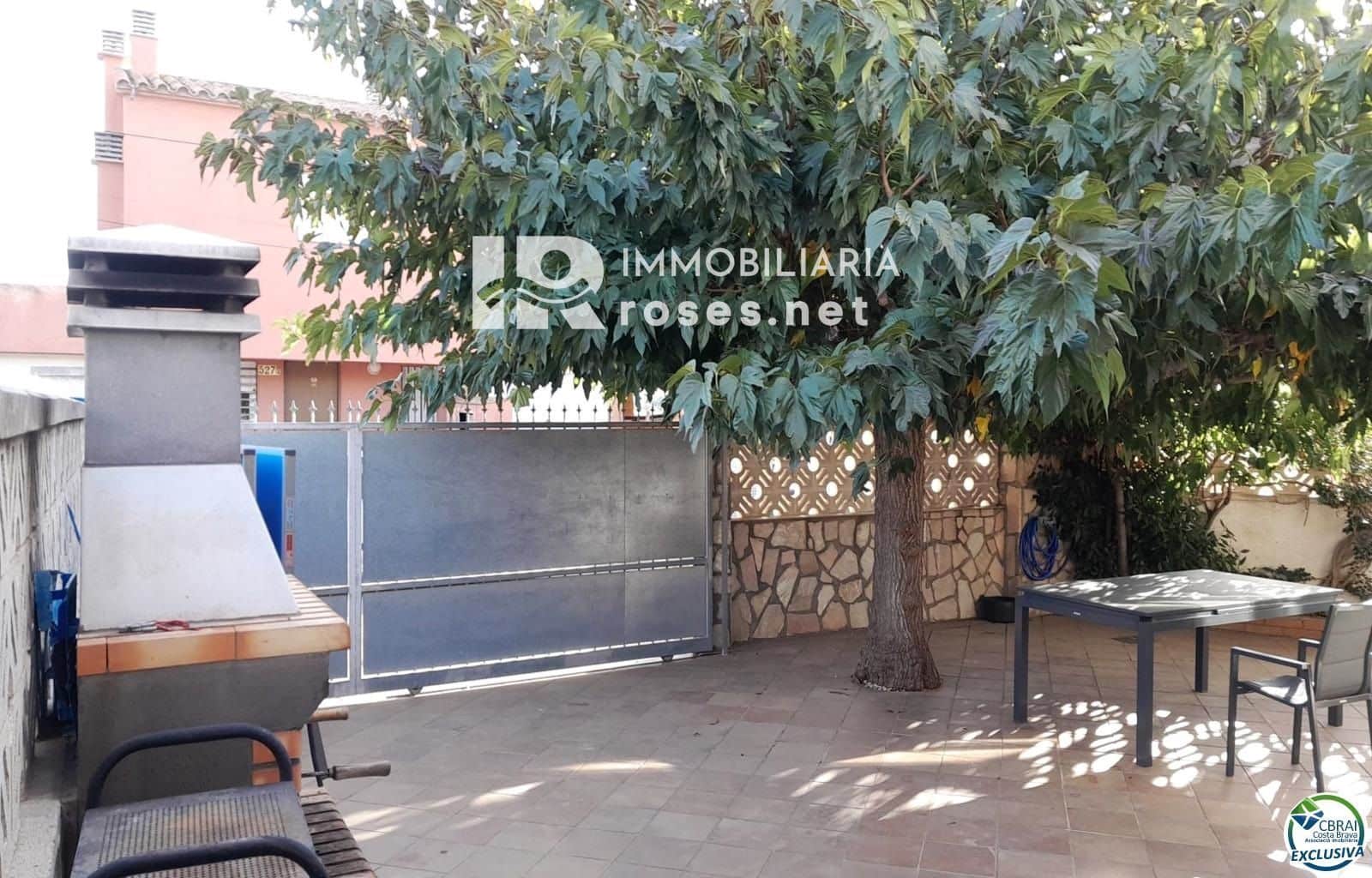 4 bedroom Villa for sale in Empuriabrava with pool garage - € 349,000 (Ref: 8023833)