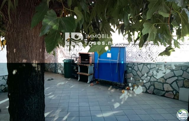 4 bedroom Villa for sale in Empuriabrava, Castelló d'Empúries with pool garage - € 349,000 (Ref: 8023833)